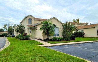 Spacious 3-Bedroom Townhome within the Lake Olympic community in Ocoee