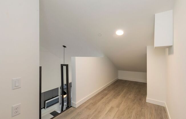 Studio, 1 bath, 346 sqft, $1,345, Unit 401