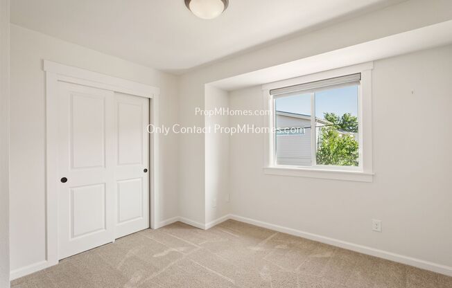 2 beds, 1.5 baths, $1,949, Unit 7706 SE Washington Street