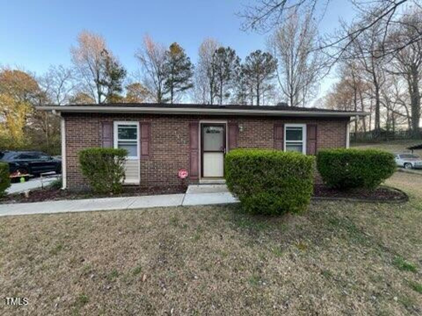 1112 HAZELNUT DR