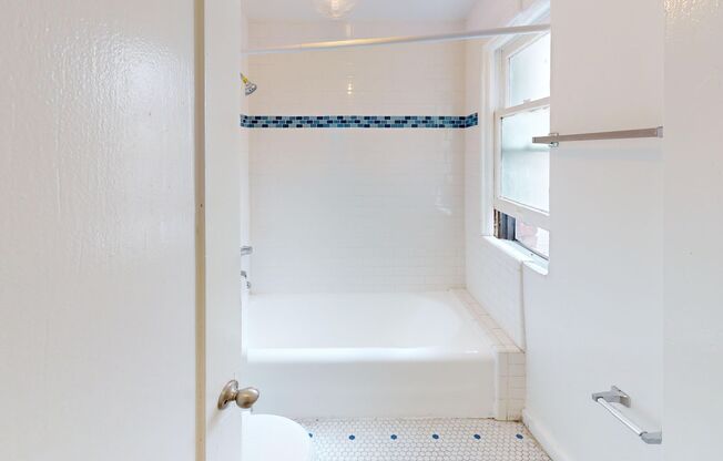 1 bed, 1 bath, 600 sqft, $1,795, Unit 402