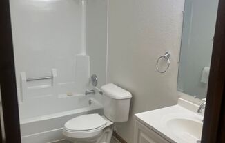 4 beds, 1 bath, $1,399, Unit 80-307