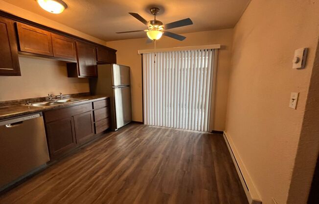 2 beds, 1 bath, 950 sqft, $1,200