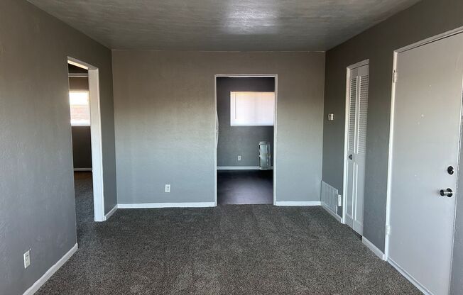 2 beds, 1 bath, 750 sqft, $1,070, Unit B02 1016 17