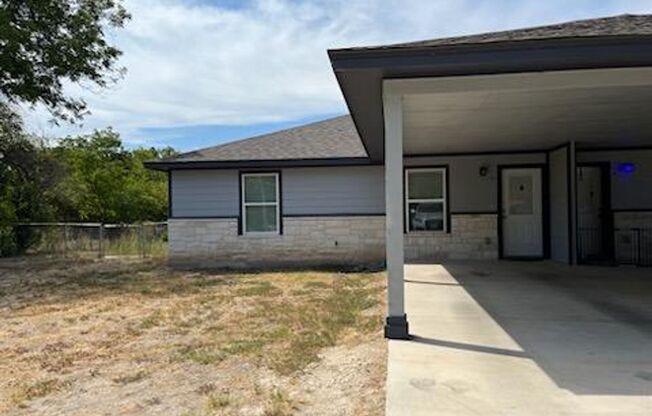 907 E 3rd Street Units A&B, Lampasas, TX