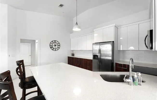 200 GDNS EDGE DR