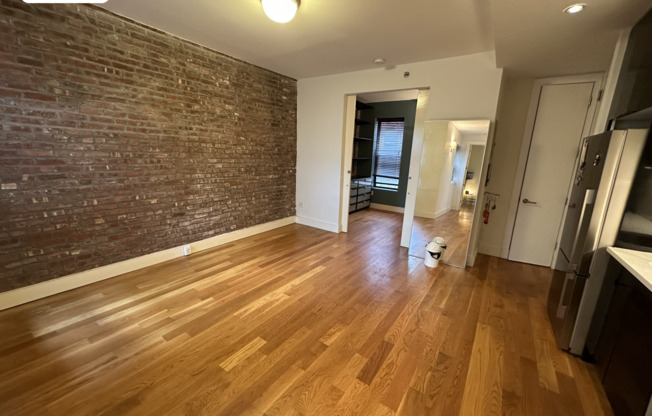 943 SAINT MARK'S AVE