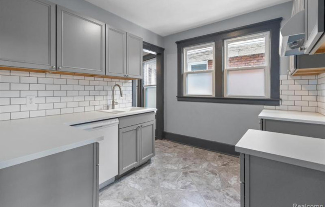 1505 W EUCLID