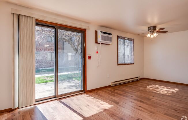 2 beds, 1 bath, 775 sqft, $1,079.99, Unit 1363-03