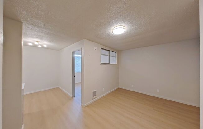 2 beds, 1 bath, 647 sqft, $1,660, Unit 33A