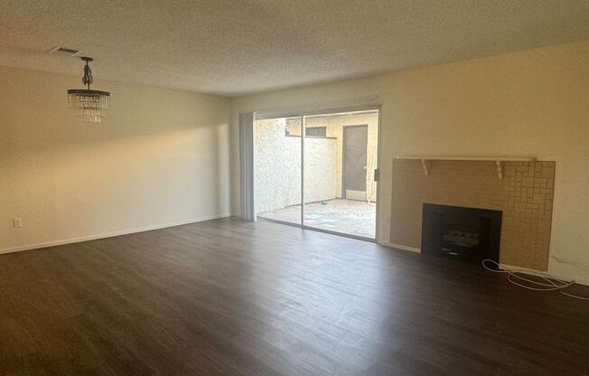3 bedroom 2 bathroom Condo in Riverside