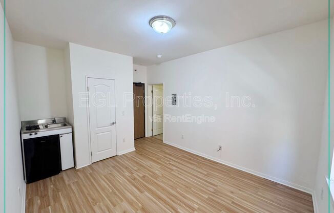 445 S WESTERN AVE