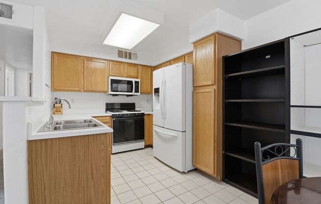 2 beds, 2 baths, $1,200, Unit # 103