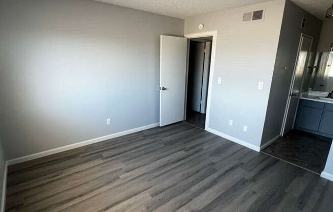 5662 E. Lake Mead Blvd. (DL)
