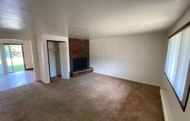 2 beds, 1 bath, 707 sqft, $1,200, Unit 3875