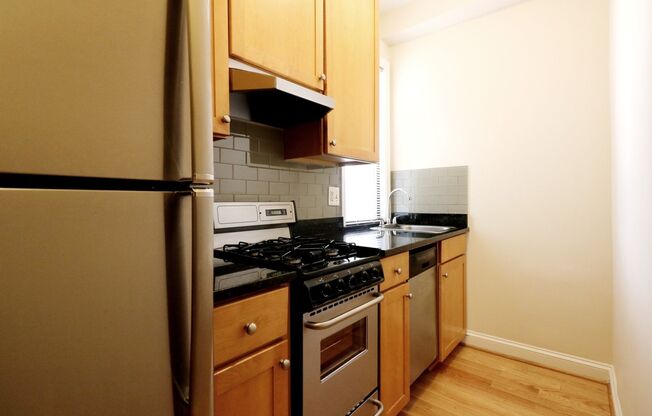 1 bed, 1 bath, 840 sqft, $3,295, Unit H410