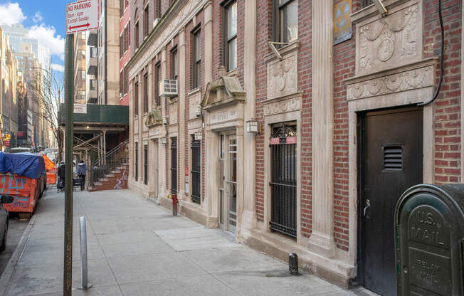 2 beds, 1 bath, $5,400, Unit 7D