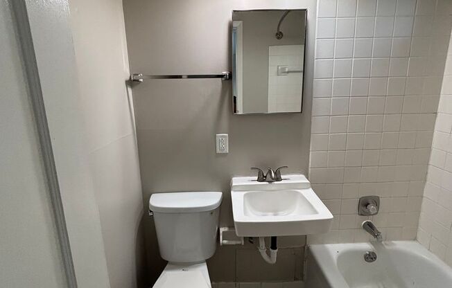 1 bed, 1 bath, 354 sqft, $885, Unit 233-106