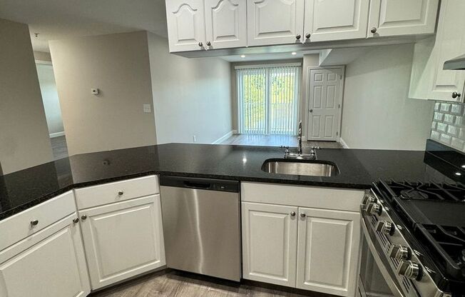 2 beds, 1 bath, 680 sqft, $2,500, Unit 21-33