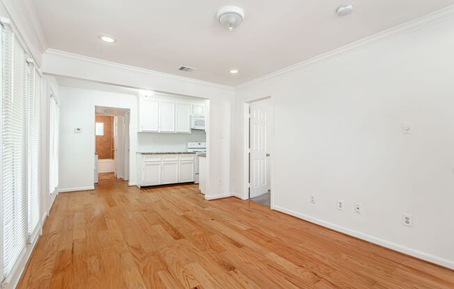 2 beds, 2 baths, $1,200, Unit 5