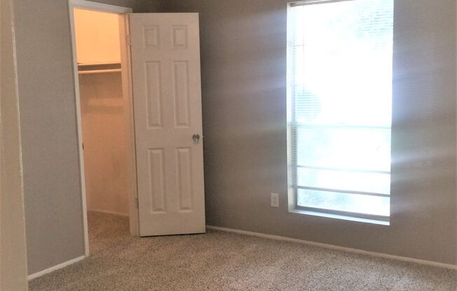 2 beds, 1 bath, 905 sqft, $1,129