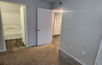 2 beds, 2 baths, 975 sqft, $975, Unit 91