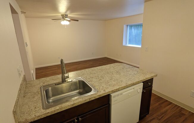 2 beds, 1 bath, 750 sqft, $1,195, Unit 20