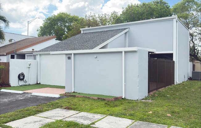2560 SW 122 CT