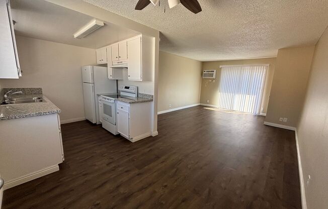 2 beds, 1 bath, $2,150, Unit 27