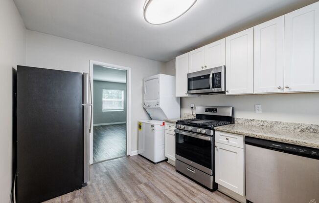 2 beds, 1 bath, 850 sqft, $1,350, Unit 26-C1