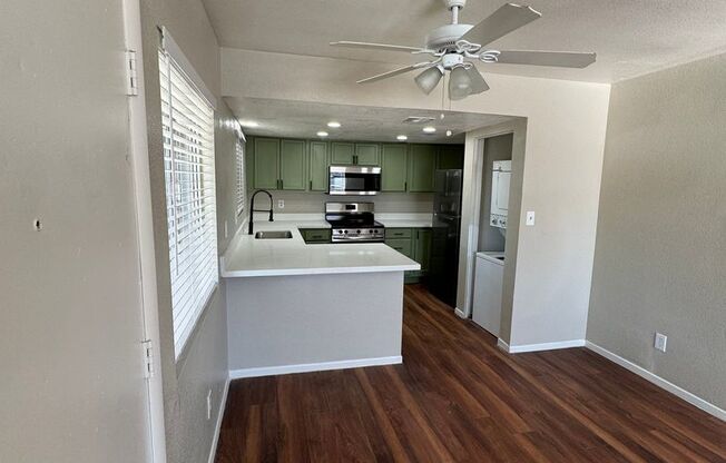 2 beds, 2 baths, 900 sqft, $1,395, Unit 04