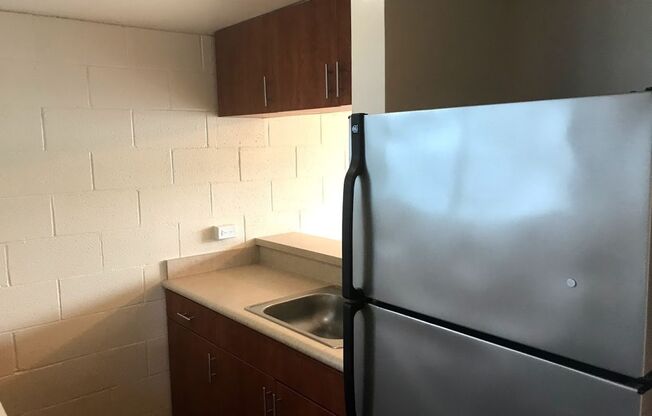 CLOSE to UH Manoa - 1-BR, 1-BATH, Small YARD....$1495  (Parking Available)