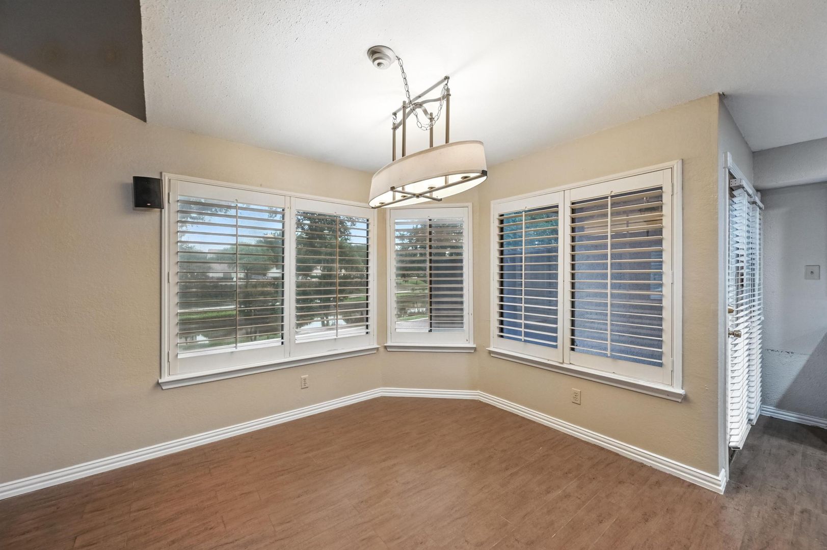 Beautiful 3 Bedroom Condo Overlooking The Canal!