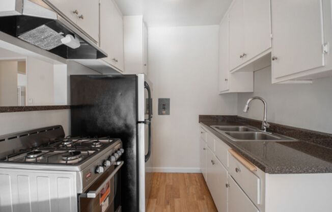 2 beds, 2 baths, $2,525, Unit 38