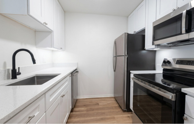 2 beds, 1 bath, 785 sqft, $1,100
