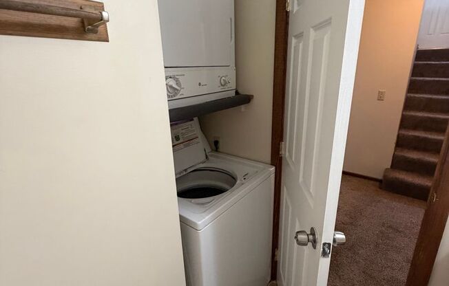 2 beds, 1 bath, 800 sqft, $1,145, Unit 1921-B