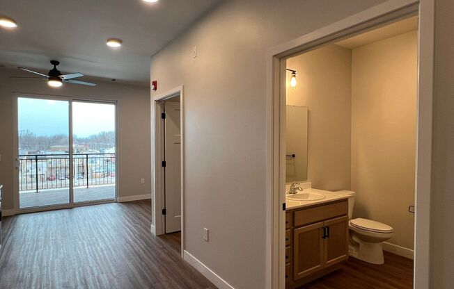 Studio, 1 bath, 460 sqft, $1,375, Unit WR 305-232