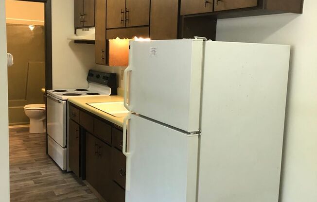 1 bed, 1 bath, $700, Unit 09