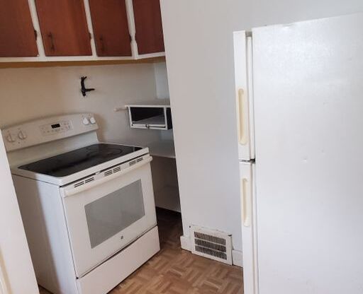 2 beds, 1 bath, $1,100