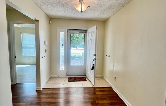 Spacious dog friendly home- Jacksonville