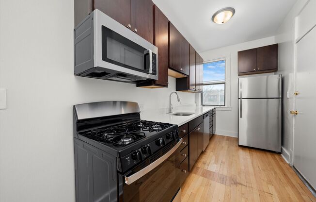 2 beds, 1 bath, 720 sqft, $1,695, Unit 1540-1M