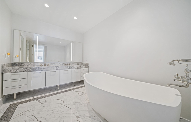 3 beds, 3 baths, 1,989 sqft, $16,800, Unit 5112