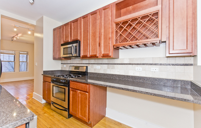 3449 N WOLCOTT AVE