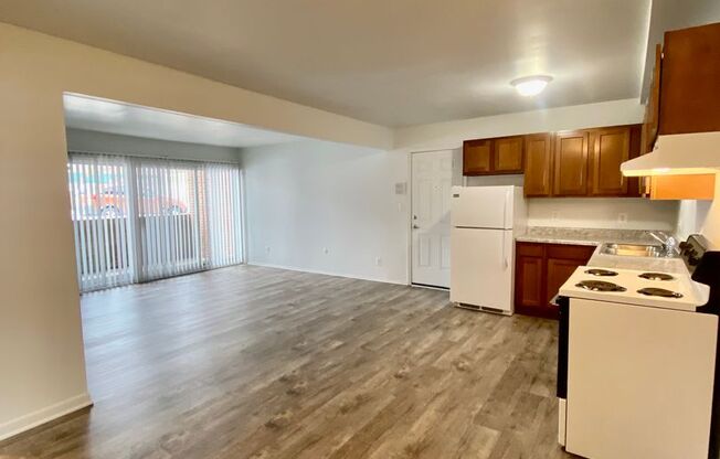 2 beds, 1 bath, 1,000 sqft, $1,295, Unit #11