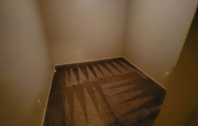 1 bed, 1 bath, 850 sqft, $1,050, Unit 7-733