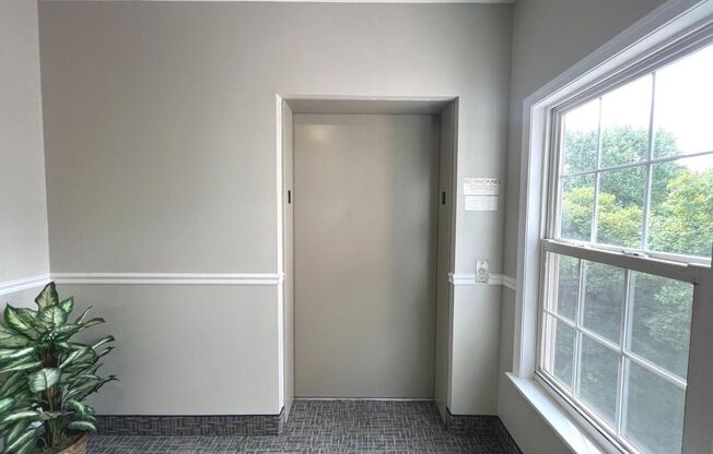 Owings Mills New Town - Spring Mill 1bd 1bth Penthouse Condo with elevator.