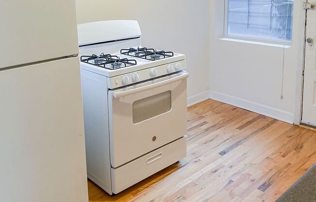 2 beds, 1 bath, 725 sqft, $2,750, Unit 851-1N