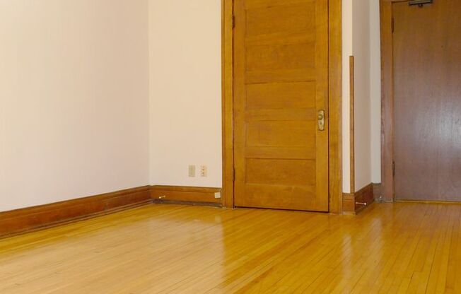1 bed, 1 bath, 410 sqft, $870, Unit 22 - 04