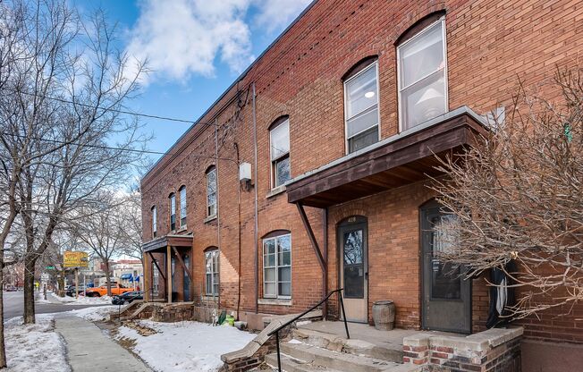 1 bed, 1 bath, 700 sqft, $1,250, Unit 6