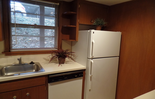 1 bed, 1 bath, 670 sqft, $1,050, Unit 202S